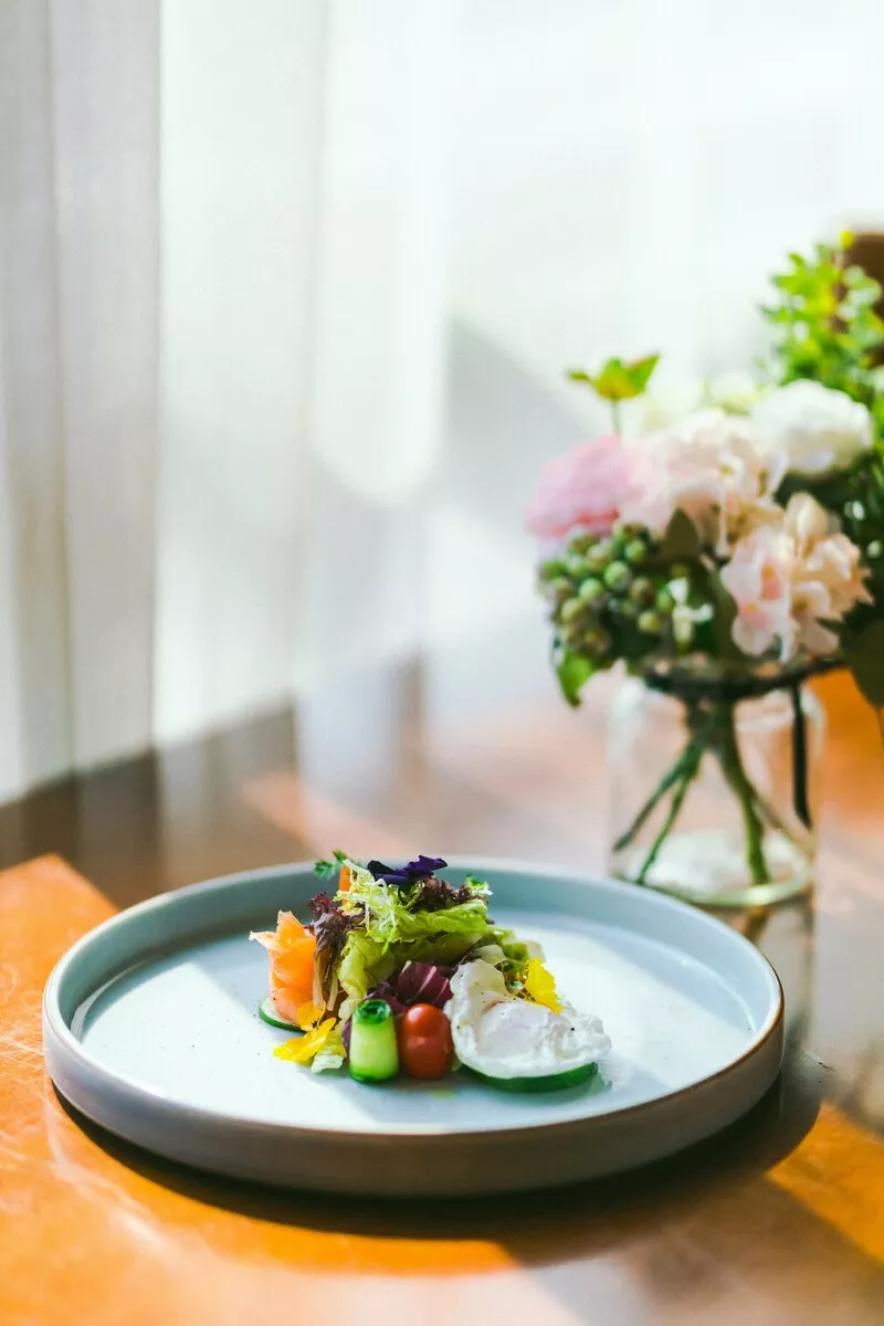 Assiette colorée cuisine saine ménopause
