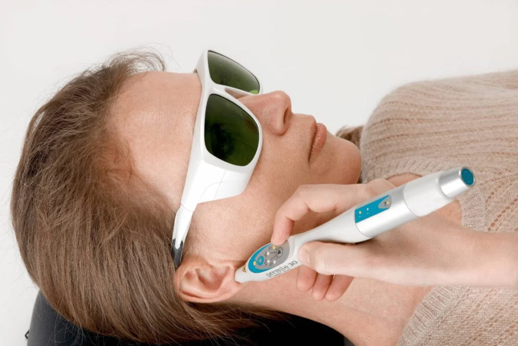 auriculotherapie-laser-sedatelec-1024×683-1-1024×683-1